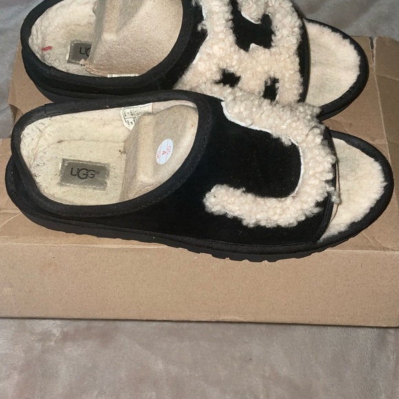 Womens UGG slides. - Picture 3 of 3
